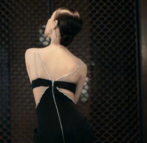 韩雪、翟天临提醒您江苏卫视春晚明晚开播！