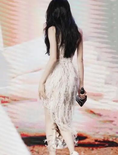 电视剧照亮你开播 王钰臻出演消防员展现热血救援