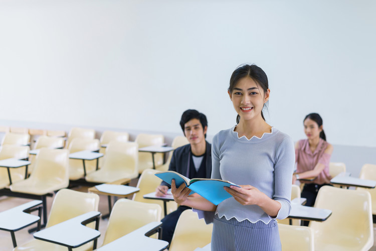 成都高职高专分数线涨跌(成都职高学校好的专业)