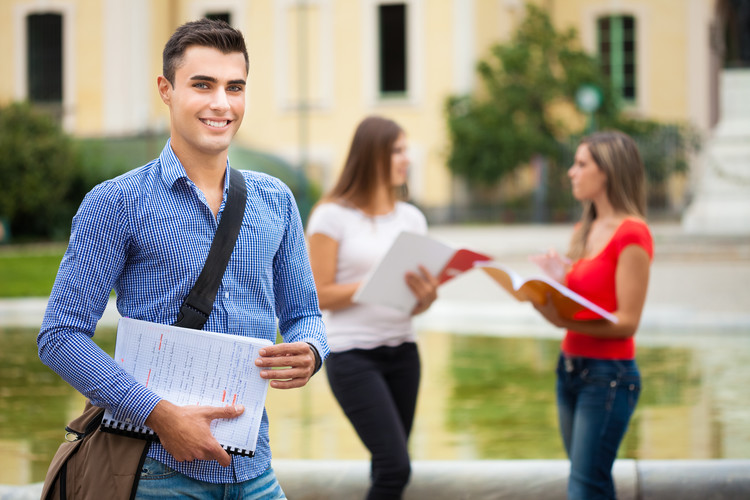 敬梓中学学杂费多吗？ 敬梓路中学