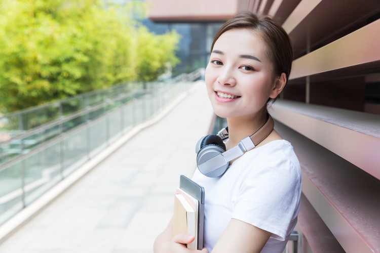 郸城县第三实验中学有多少学生，这个学校好吗？