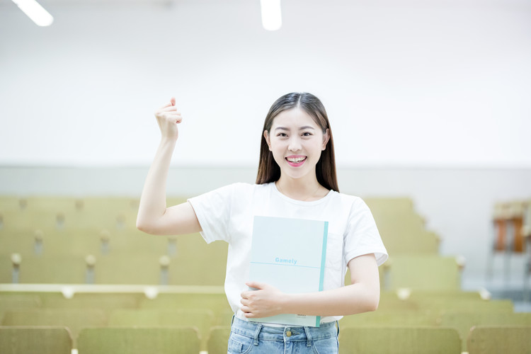 四川初中女生学动漫专业