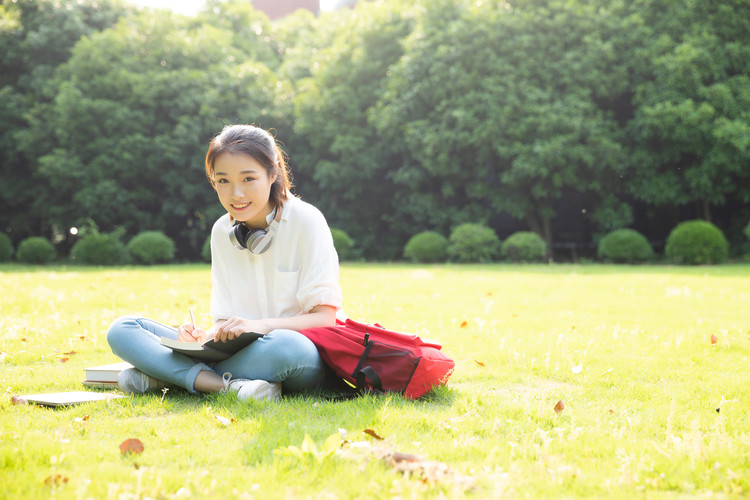 绵竹兴隆中学学费多少钱2025年