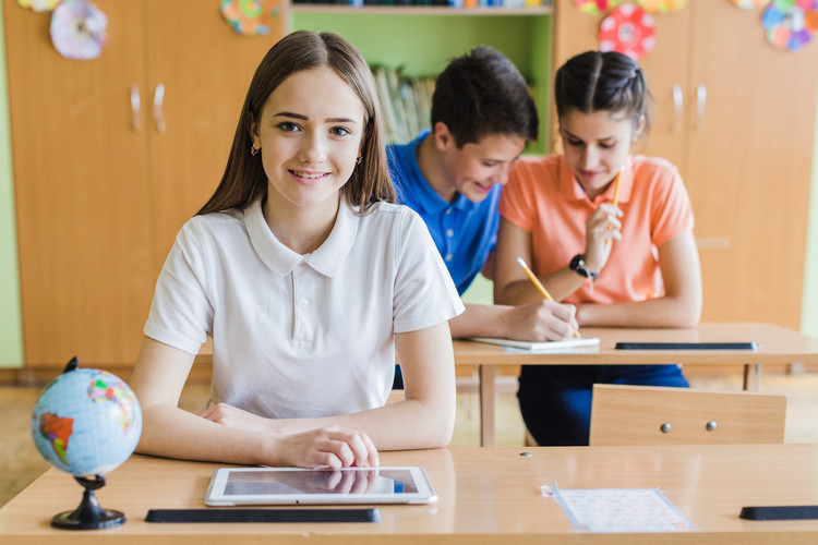 河北定兴第三中学有多少学生在校