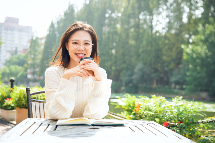 伏羲中学学杂费一年多少钱？，伏羲中学招生分数多少