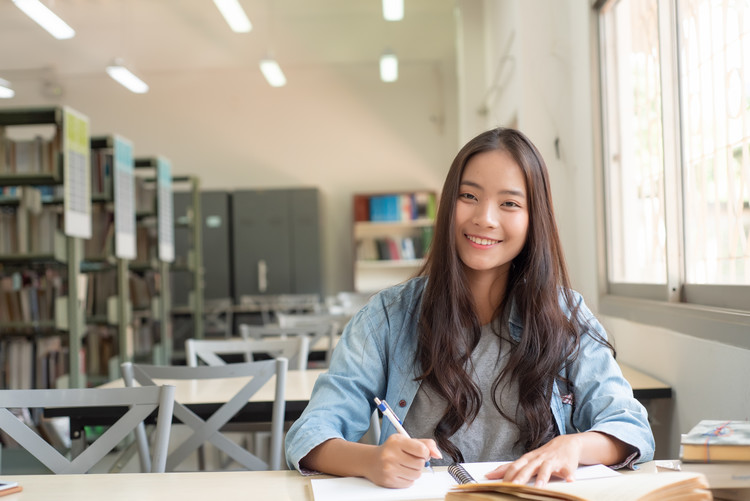 鄱阳卫生学校学费