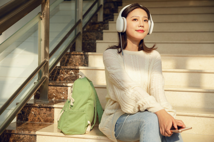 初中毕业女的可以学点什么