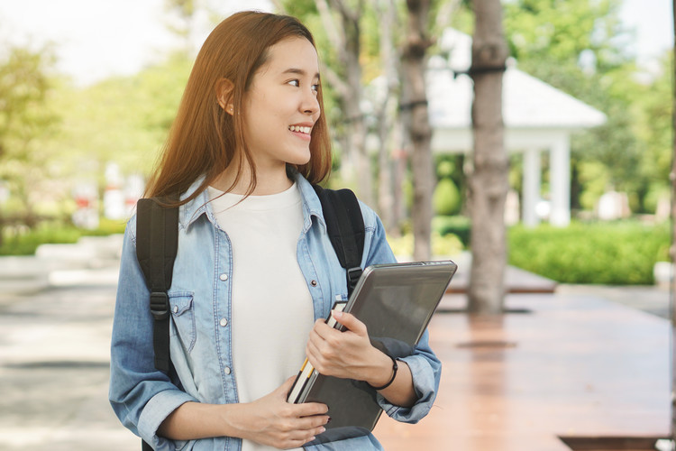 初中毕业的女生最好去学什么专业 初中毕业生女生学什么专业好,发展得快