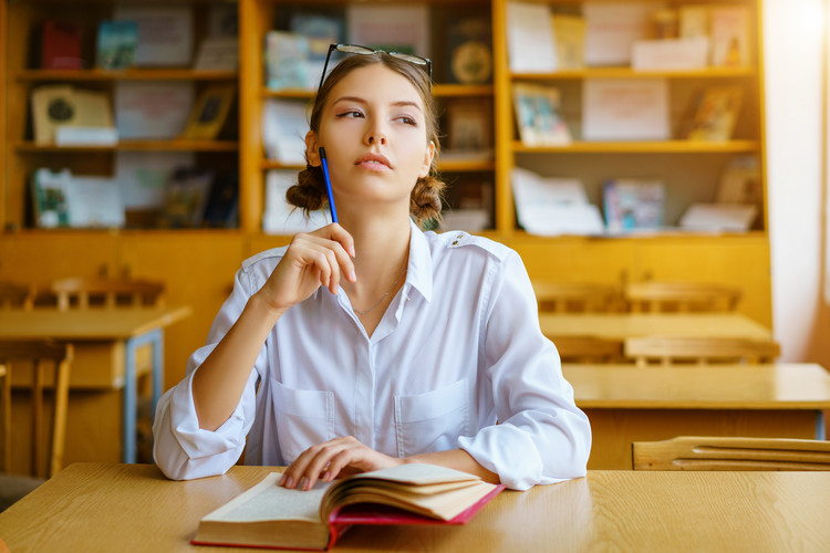 求实高中是什么学校，这个学校学费贵吗？