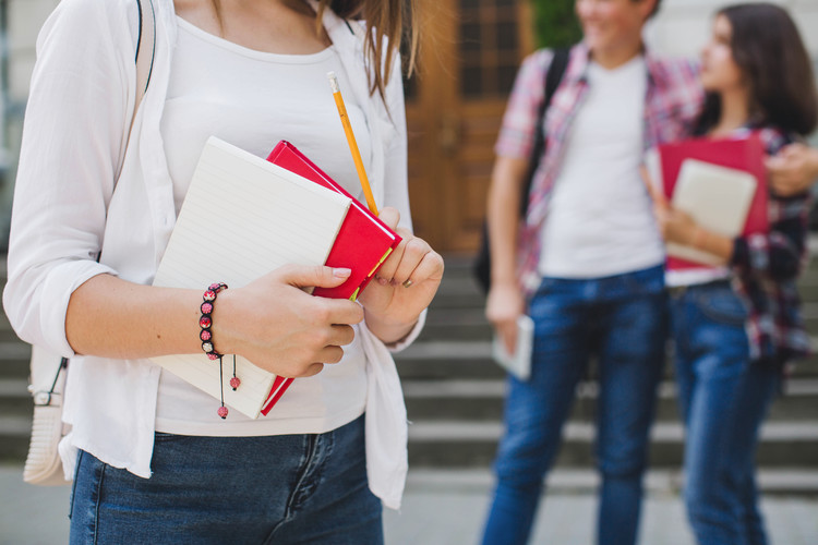 男孩子读卫校学什么专业最好