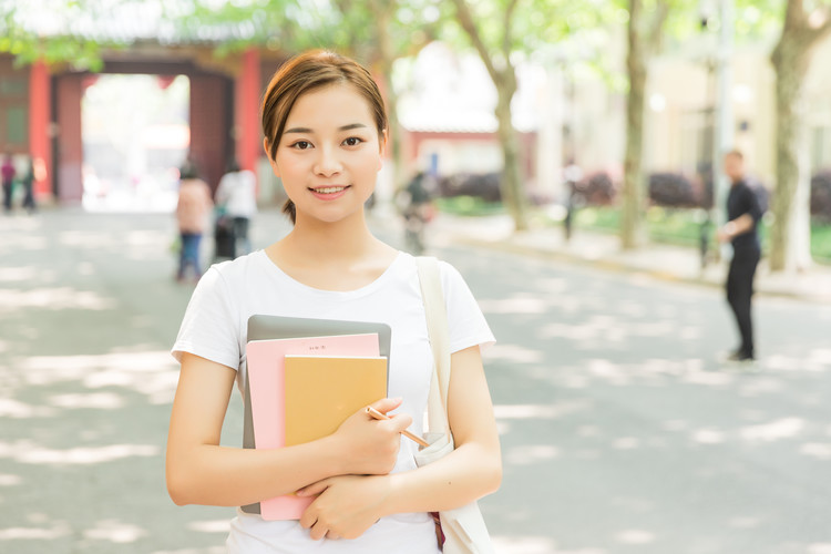 鼎湖中学排名怎么样？ 鼎湖中学是重点中学吗