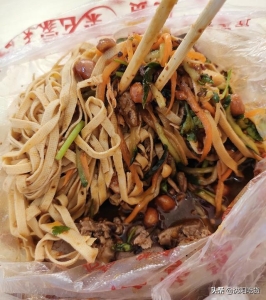 东北饭店炝拌干豆腐：看这炝拌干豆腐9