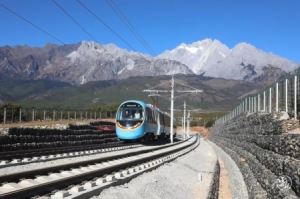 丽江全景观光山地列车怎么购票 全球首列全景观光山地旅游列车(3)