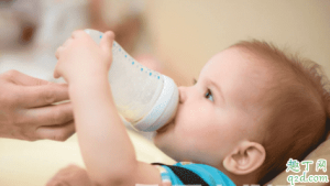 婴儿奶粉不能更换吗 更换奶粉如何过渡 3