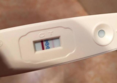验孕棒显示两条红杠是怀孕了吗？ 验孕棒显示怀孕要去医院检查吗？