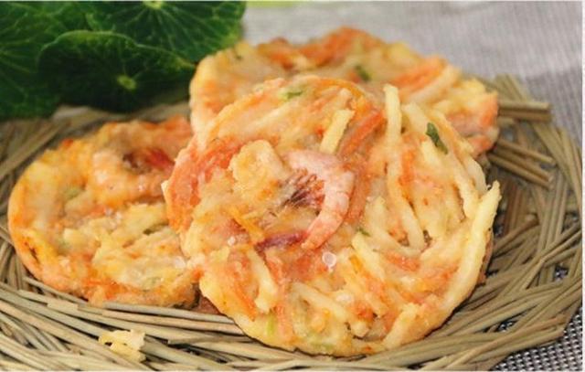 炸韭菜虾饼的家常做法（欢乐番茄酥脆美味的虾饼怎么做）(1)