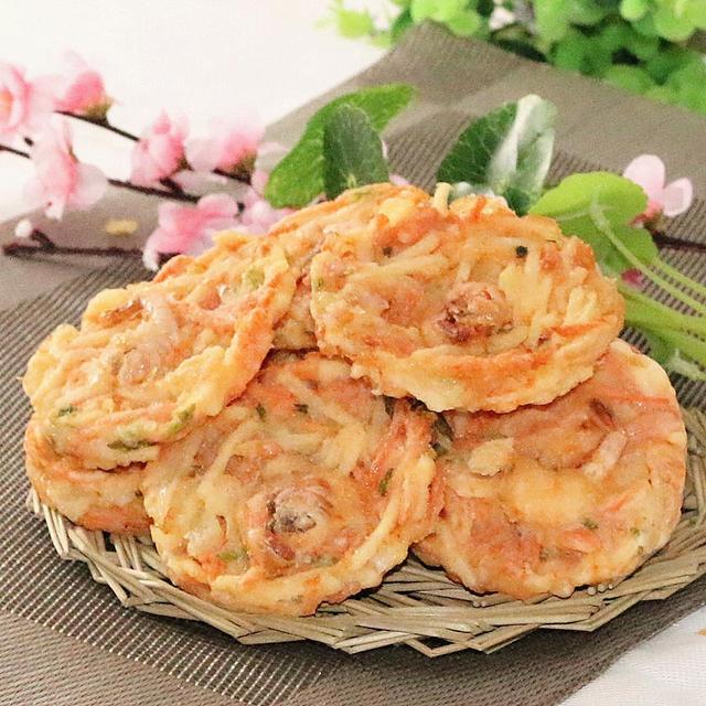 炸韭菜虾饼的家常做法（欢乐番茄酥脆美味的虾饼怎么做）(2)
