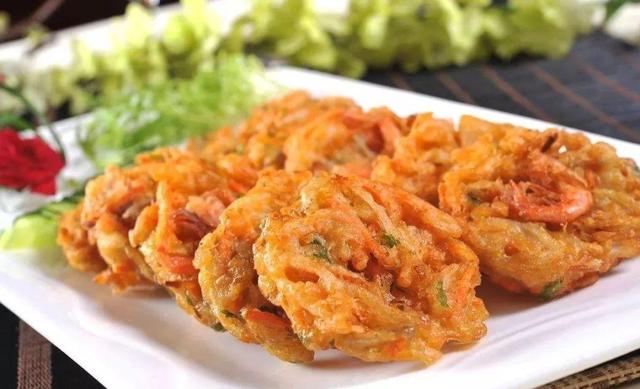炸韭菜虾饼的家常做法（欢乐番茄酥脆美味的虾饼怎么做）(3)