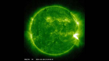 强大的X级太阳耀斑猛烈撞击地球，引发太平洋上空无线电中断