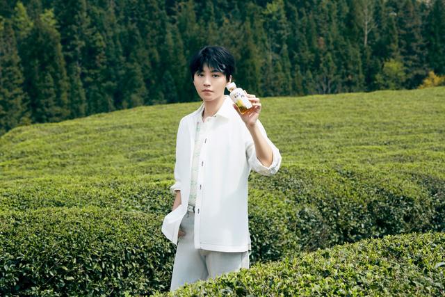 3749.3亿！新中式茶饮崛起金尘茶携手王俊凯打造国潮茶饮品牌