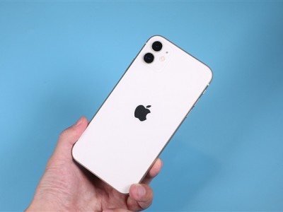 苹果 iPhone 16 Pro Max 机模曝光，深黑色外观成新亮点