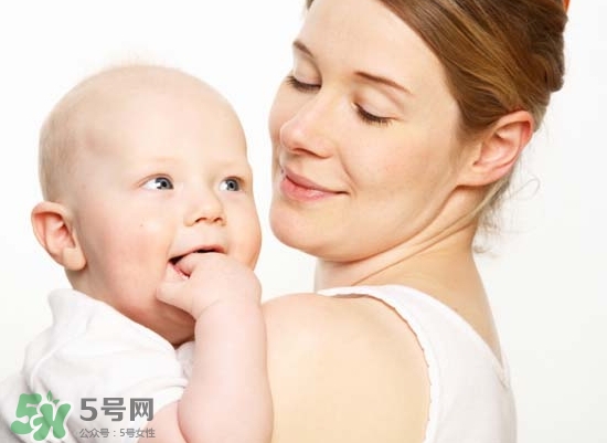 母乳喂养胸部会变形？如何幸免产后乳房变形？