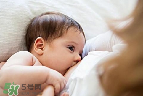 母乳喂养胸部会变形？如何幸免产后乳房变形？