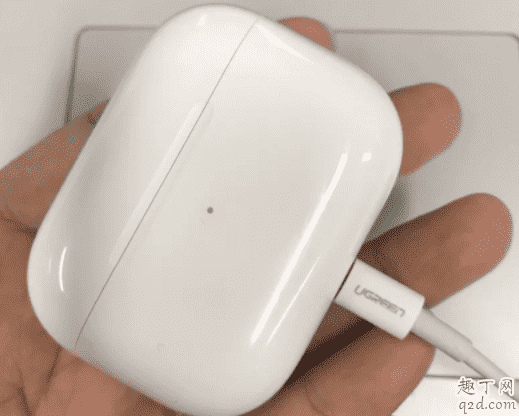 AirPods Pro充电时指示灯会一直亮吗 AirPods Pro有线充电灯不常亮吗3