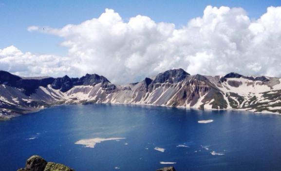 不瑕有害！长白山有多少温泉？长白山天池是哪三条河流的源头